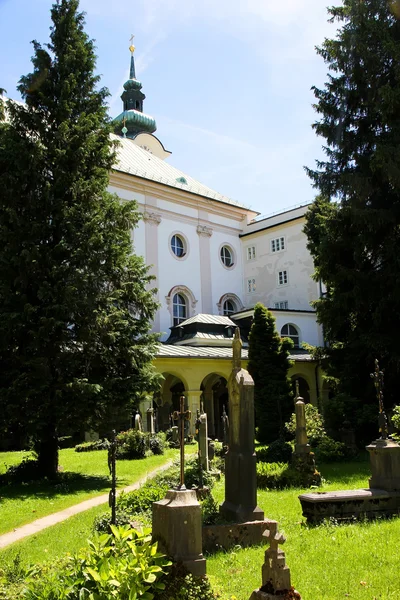 Historisk kyrkogård i Salzburg — Stockfoto